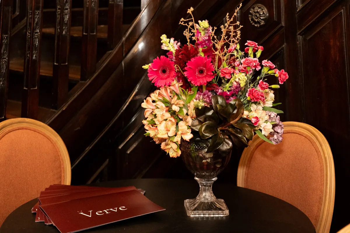 A escadaria e os programas do dia